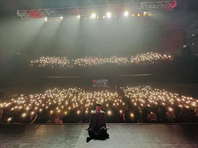 Deft at the fan meeting before heading to military service Deft at the fan meeting before heading to military service