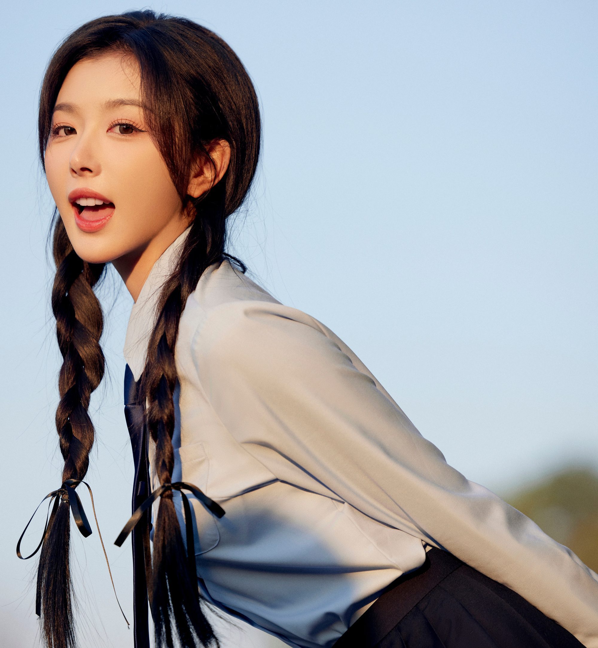 She is recognized as one of the best dancers in The9. Kong Tuyet Nhi's dance skills
