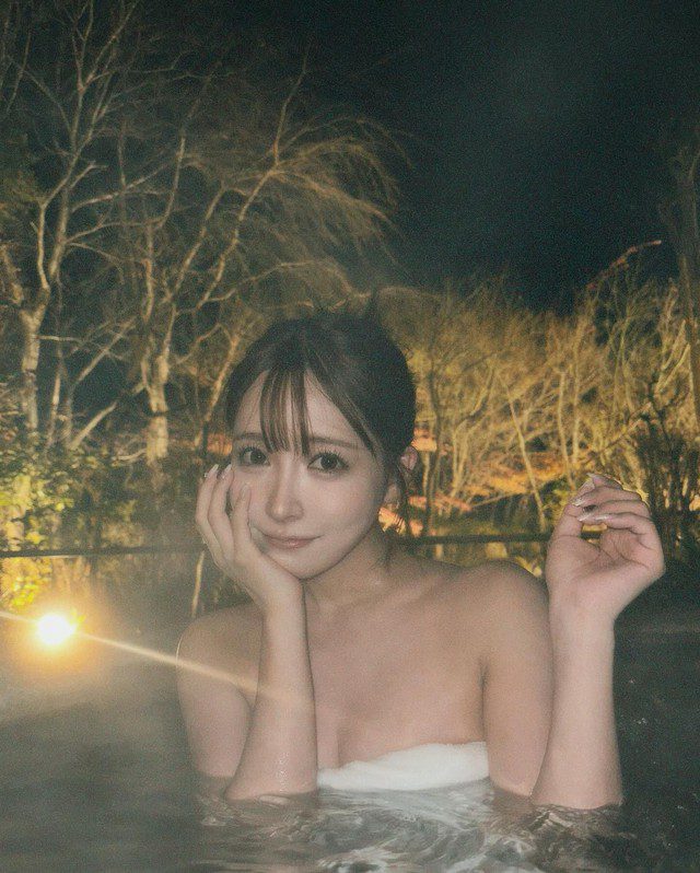 Yua Mikami unexpectedly releases hot spring photos, fans are amazed by the "idol's" appearance 2 Yua Mikami surprises fans with stunning hot spring photos - Image 2.