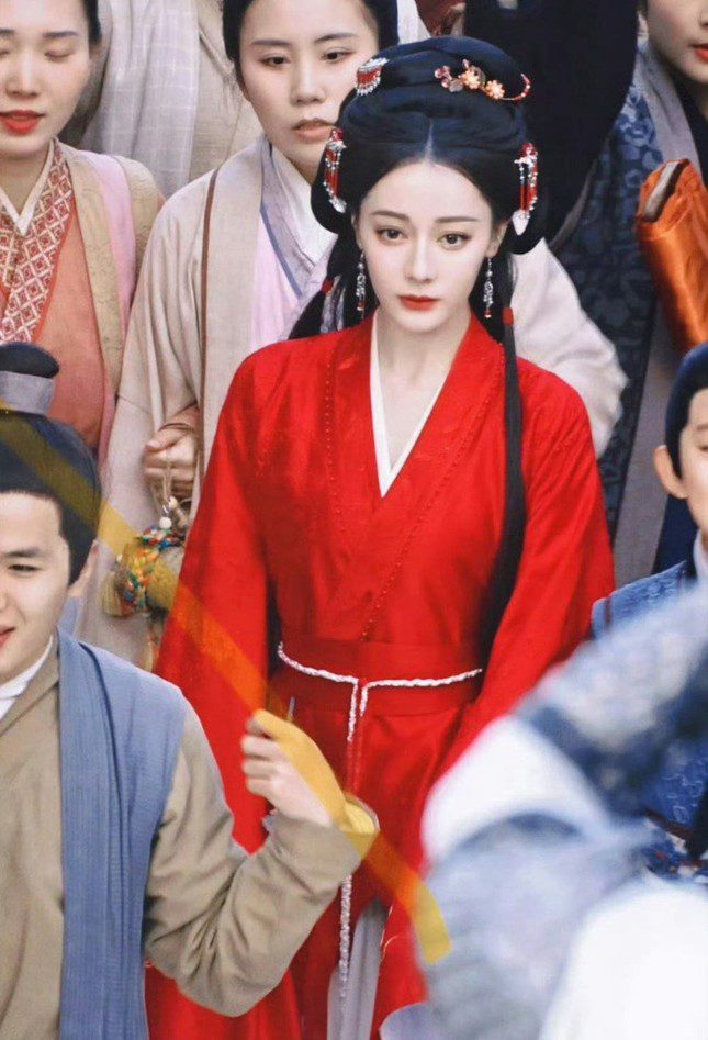 Dilraba Dilmurat has the most beautiful look of her career 13 The beautiful look of Di Chà Lệ Nhiệt Ba