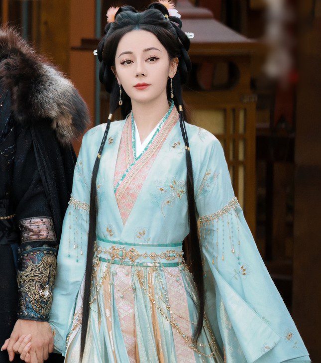 Dilraba Dilmurat has the most beautiful look of her career 3 The beautiful look of Di Chà Lệ Nhiệt Ba