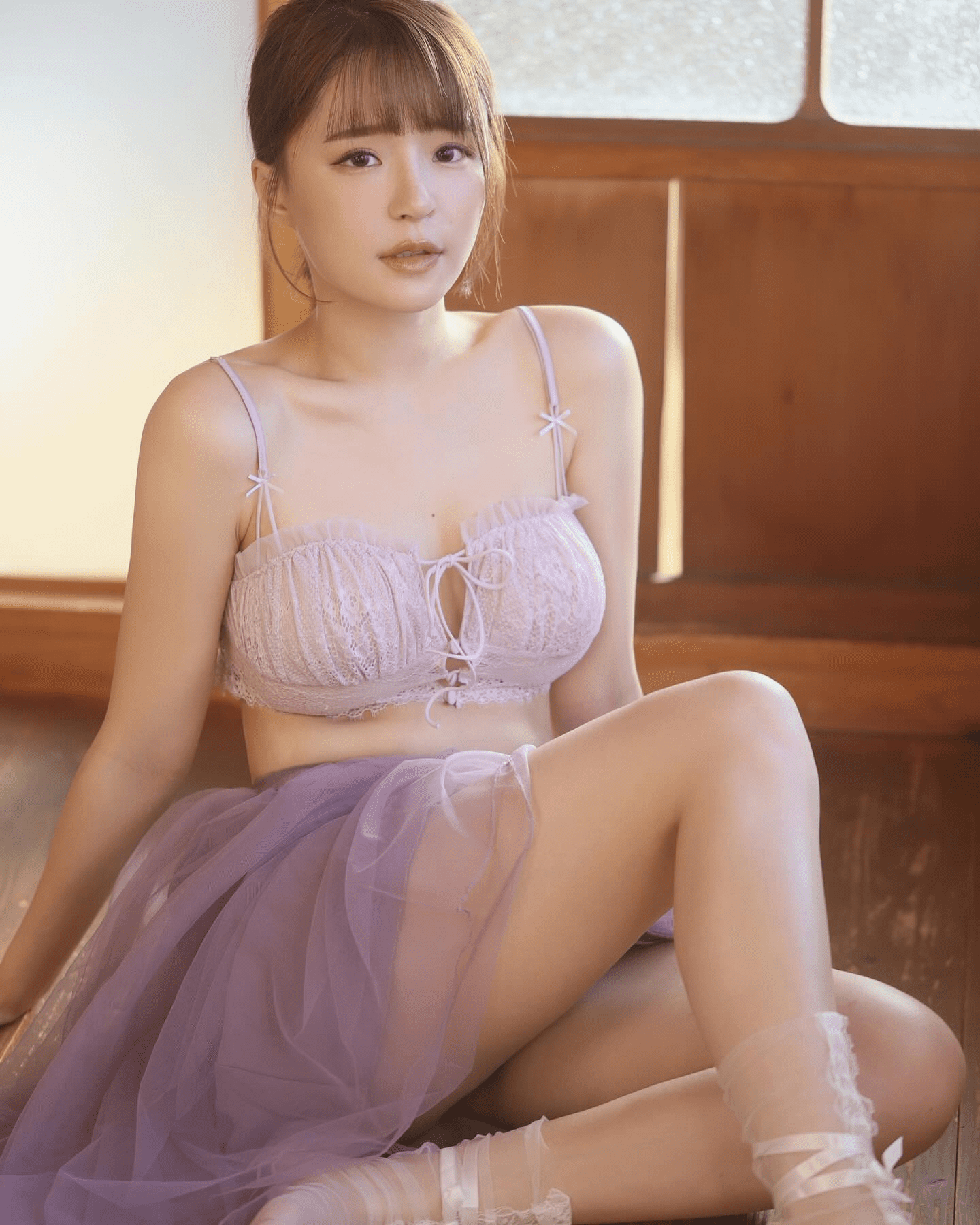 Inviting two hot girls to the hot spring, famous YouTuber's views skyrocketed, receiving countless criticisms 5 Hot girls by the hot spring, famous YouTuber increases viewership, image excerpt - scene 5.