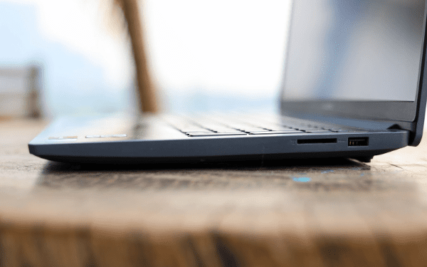 Lenovo LOQ 15IAX9E Experience - Affordable Gaming Laptop for Endless eSports Play 3 Experience Lenovo LOQ 15IAX9E - Affordable gaming laptop, perfect for eSports.