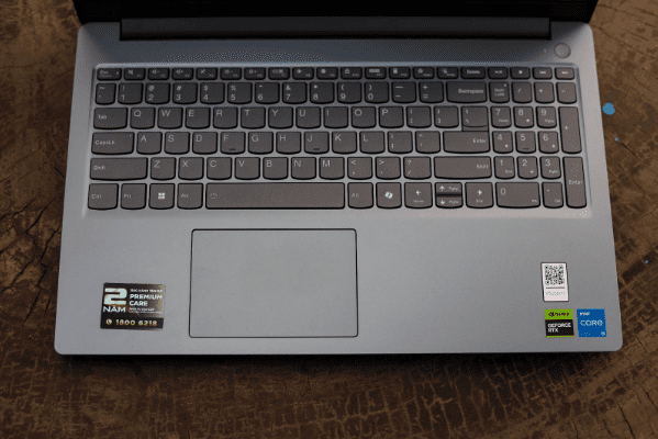 Lenovo LOQ 15IAX9E Experience - Affordable Gaming Laptop for Endless eSports Play 6 Experience Lenovo LOQ 15IAX9E - Affordable gaming laptop, perfect for eSports.