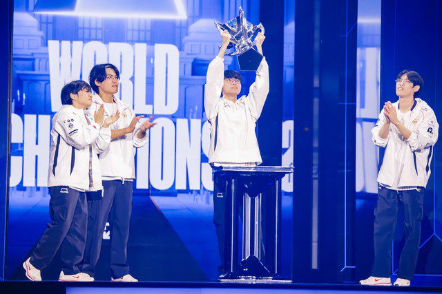 T1's victory still resonates, but some are impacted by the recent roster drama involving T1 - Zeus T1's victory still resonates, but some are impacted by the recent roster drama involving T1 - Zeus