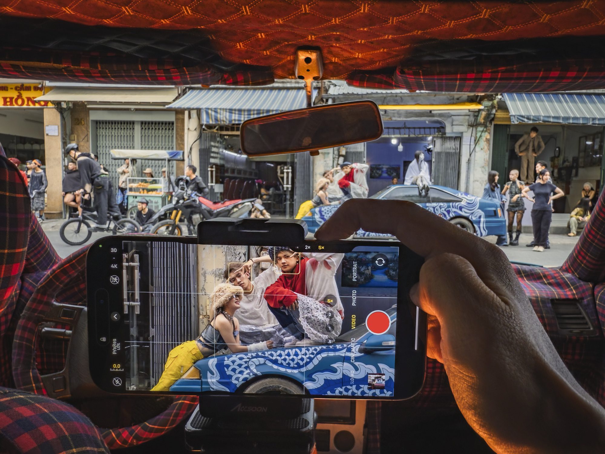 Apple's "Shot on iPhone" Campaign Returns with Wren Evans' MV "Save the Music" 4 1 4 1737128884068 17371288843212025071256