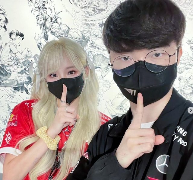 Hot girl rumored to be Faker's girlfriend appears, beauty 'off the charts' 1 Faker's Rumored Girlfriend