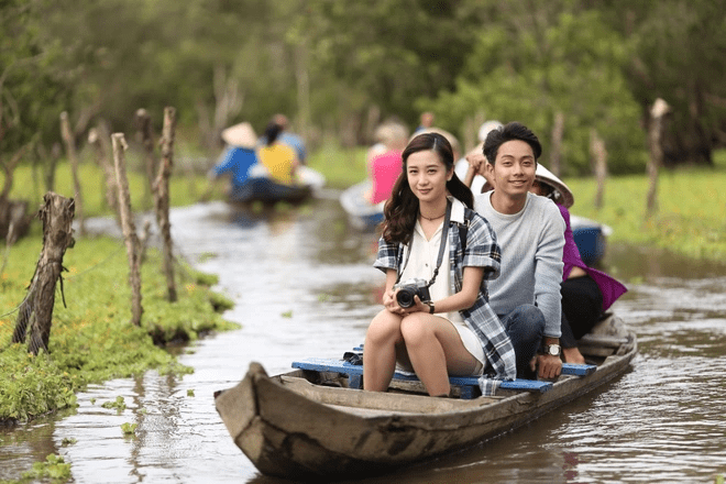 Jun Vu looks stunning in the film 'Cho Em Gần Anh Thêm Chút Nữa' released in 2016 photo-1713844431250