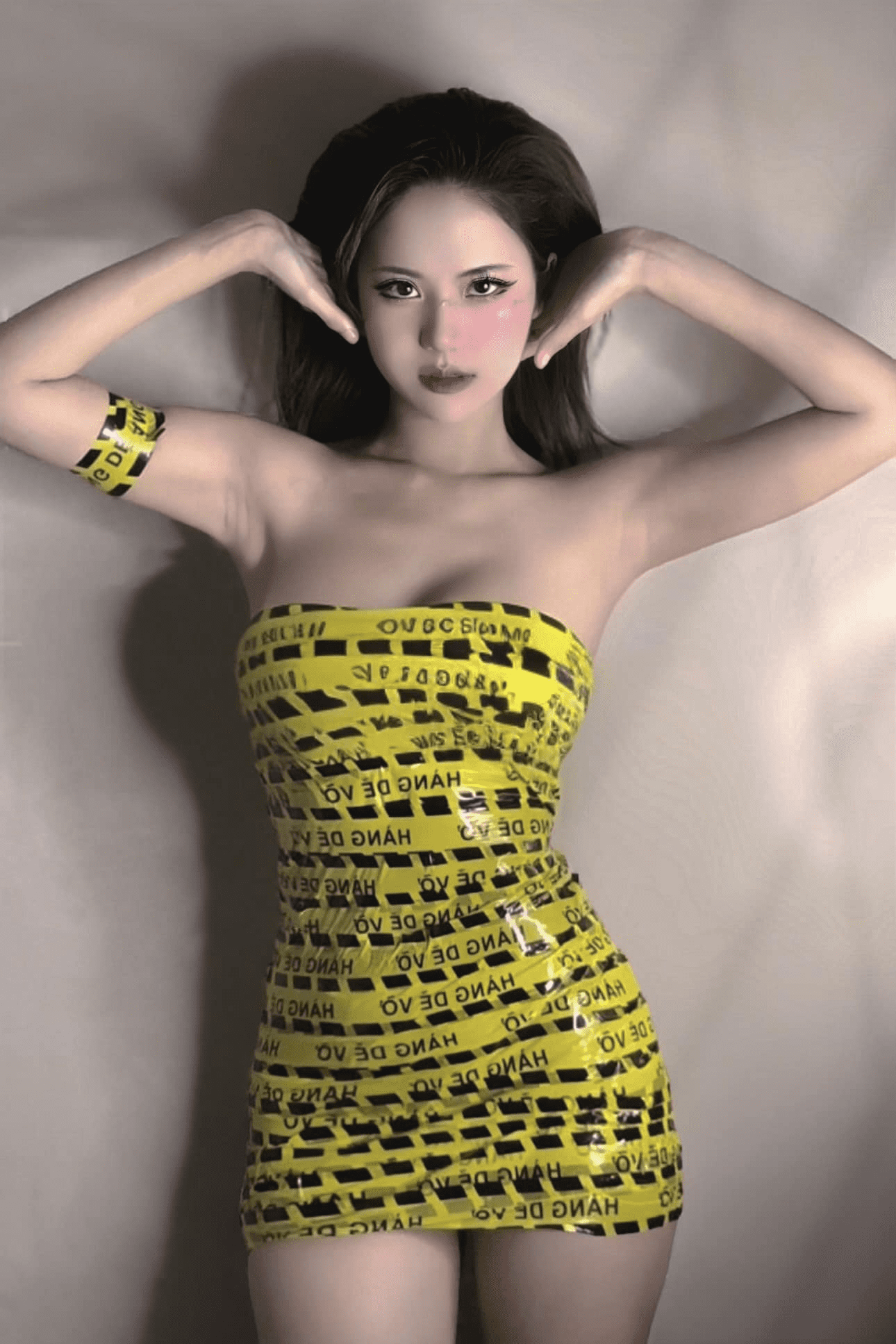 Still Hot: Admiring Two Versions of the "Edge-Trimmed" Tape Dress That Leave Male Fans Enchanted 8 photo 1736392610869 17363926115382093567973