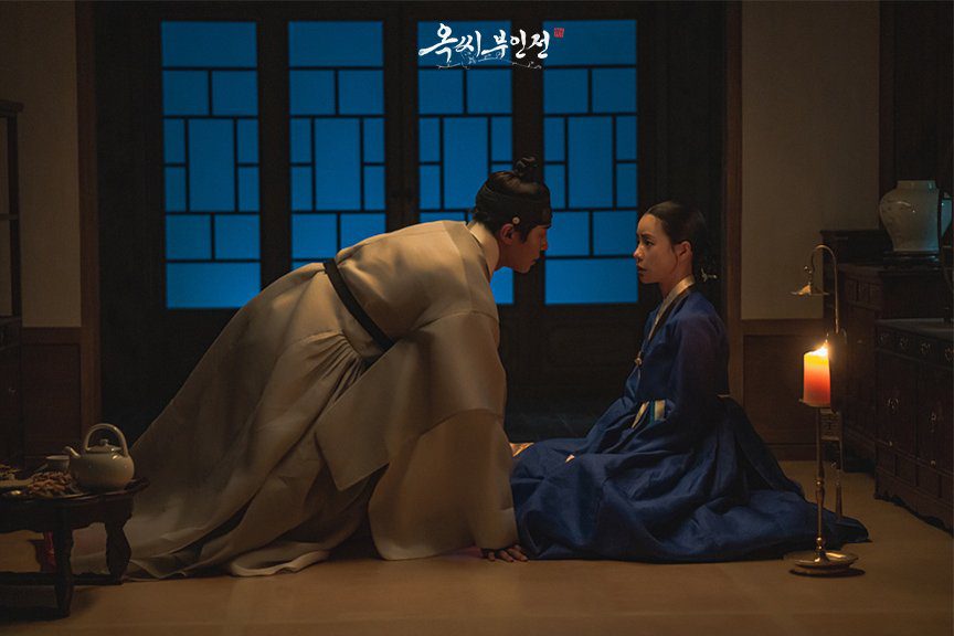 Another Steamy Scene in a Historical Korean Drama Drives Viewers Wild, the Leading Lady's Back is Bewitchingly Attractive 1 Emotional moments in the drama