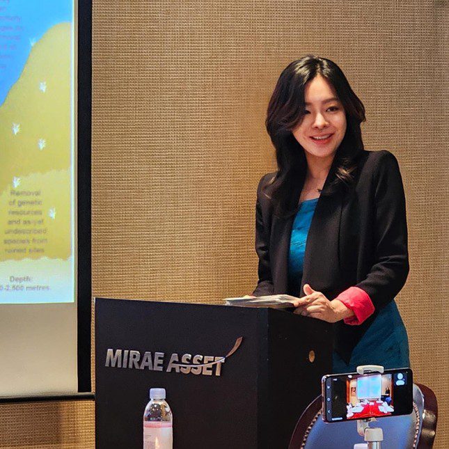Sonfeya Kim, formerly Yeo Min Jeon, making waves in her new career. Sonfeya Kim, formerly Yeo Min Jeon, making waves in her new career.