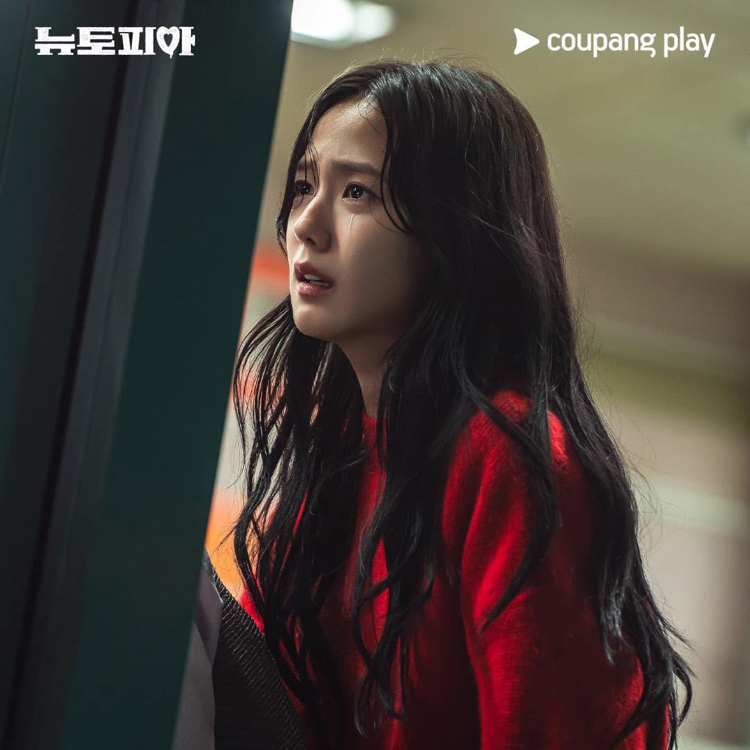 Viewers are captivated by Jisoo's beauty. Jisoo (BLACKPINK) in Newtopia - Image 5.