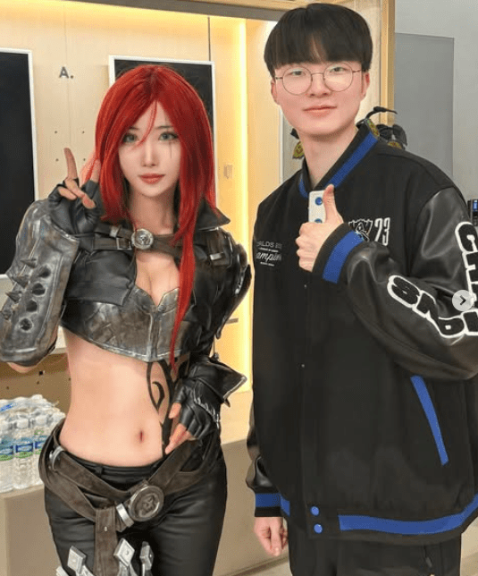 Admiring the super sexy cosplay photos of Faker's female fans that captivate gamers 1 Stunning cosplay images of Faker's female fans, captivating the gaming community - Image 1.