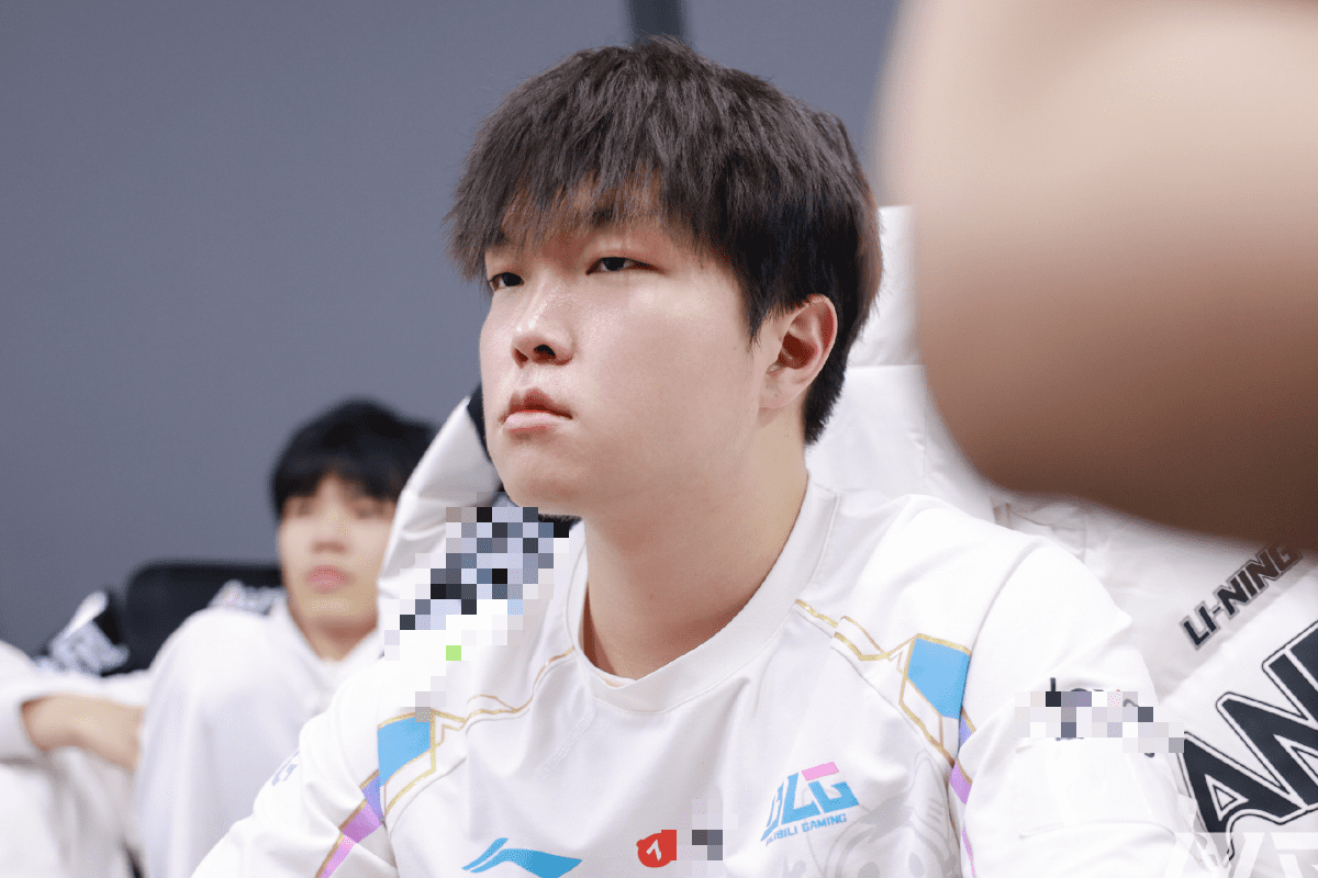 BLG recently faced defeat against TES with a score of 1-3 Bin's defeat against TES