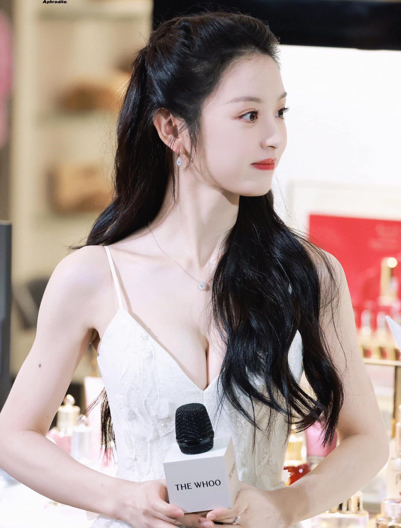 The actress with a sexy figure captivates 140 million viewers 6 Diên Hi Vi captivating the audience