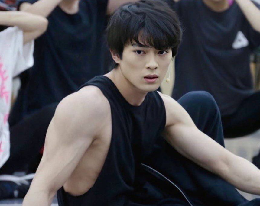 The actor playing the pirate hunter Zoro in the One Piece movie is causing a sensation for appearing as if he stepped out of the comic into real life 31 Roronoa Zoro in One Piece Live Action