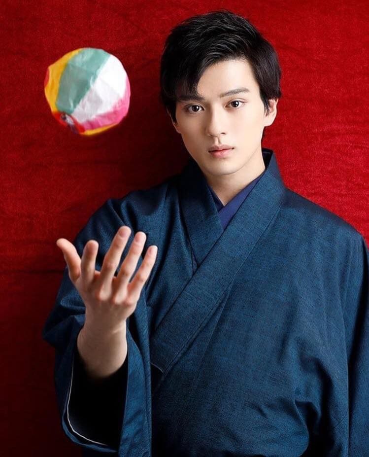 The actor playing the pirate hunter Zoro in the One Piece movie is causing a sensation for appearing as if he stepped out of the comic into real life 29 Roronoa Zoro in One Piece Live Action