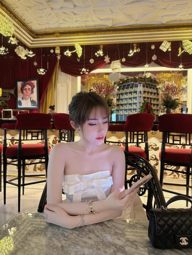 Admiring the real-life photos of the famous female golfer, with a stunning figure that captivates viewers 6 Lê Tuyết Anh's stunning style.