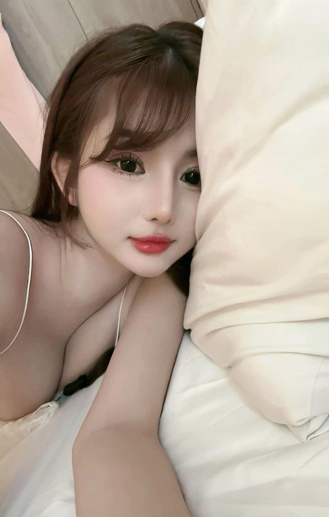 "Frozen" in front of the stunning, surreal curves of the hot girl transformed into a Japanese girl 3 Mai Linh