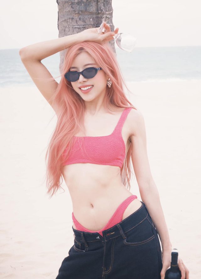 Trang Pháp in bikini Trang Pháp