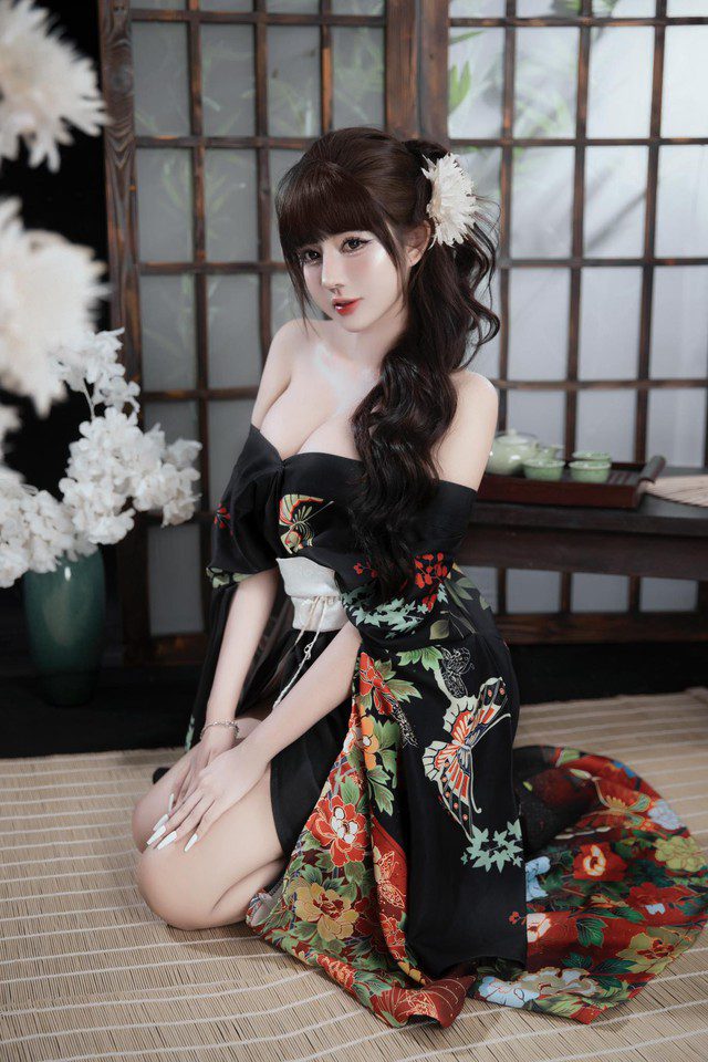 "Frozen" in front of the stunning, surreal curves of the hot girl transformed into a Japanese girl 7 Mai Linh
