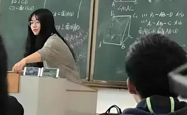 A female teacher creatively manages students playing games during class.