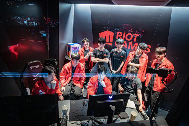 Choosing T1's roster has become an ongoing drama ever since the LCK Cup 2025 began. Choosing T1's roster has become an ongoing drama ever since the LCK Cup 2025 began.