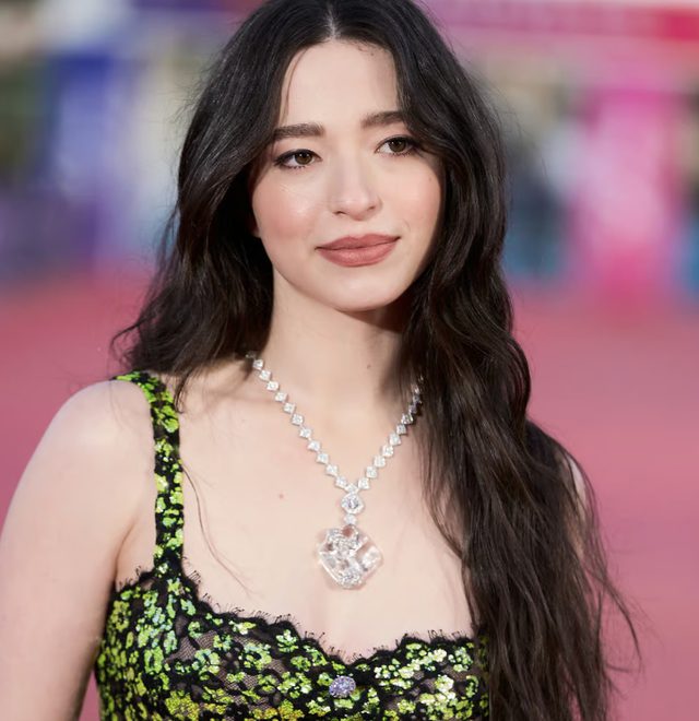 18+ Movie Shakes Up Oscar 2025: The Beautiful and Extremely Hot Leading Lady, You Will Definitely Regret Not Watching! 1 Scene from Anora, a film creating a buzz at Oscar 2025.