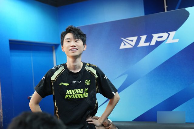 Doinb returns to NIP and is soaring high at LPL. cuu vuong cktg riot 1 17398478628071696149105