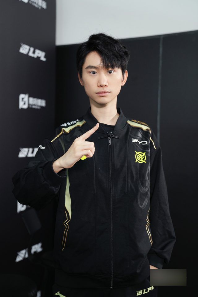Doinb is always famous for his emotionally charged moments during livestreams or competitions. cuu vuong cktg riot 4 17398478627901069603418
