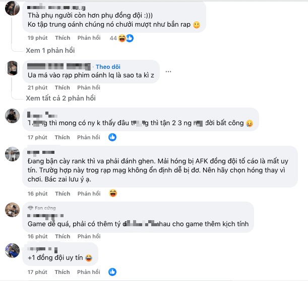 While playing League of Legends, a male gamer encounters a "sensitive" scene in the movie theater and handles it with finesse 6 Game Player