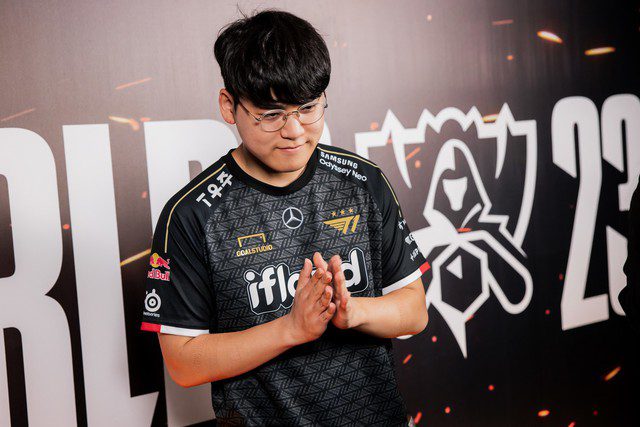 The ongoing situation is primarily affecting the teams involved. gumayusi smash fan t1 vietnam 4 1742554391118353489607