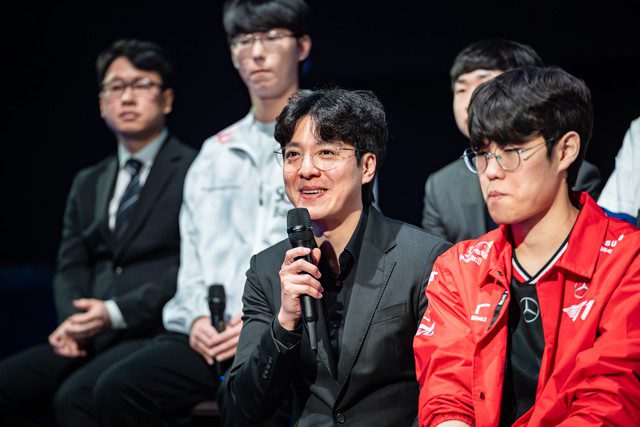 Coach KkOma does not define roster selection merely on performance but rather as a team that needs to deliver under pressure like Smash. Coach KkOma does not define roster selection merely on performance but rather as a team that needs to deliver under pressure like Smash.