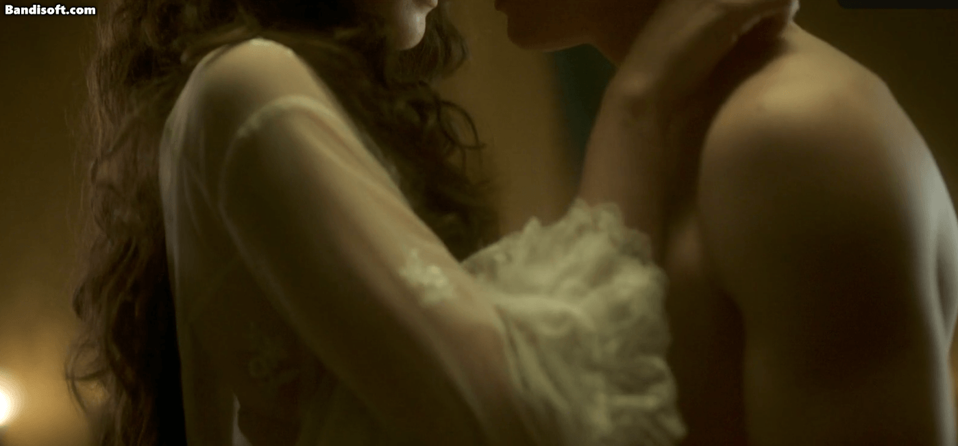 20-Year-Old Beauty Causes a Stir in 18+ Historical Film: A Talented Family Heritage, Inheriting Exceptional Looks from Her Mother! 5 Deva Cassel in a romantic scene