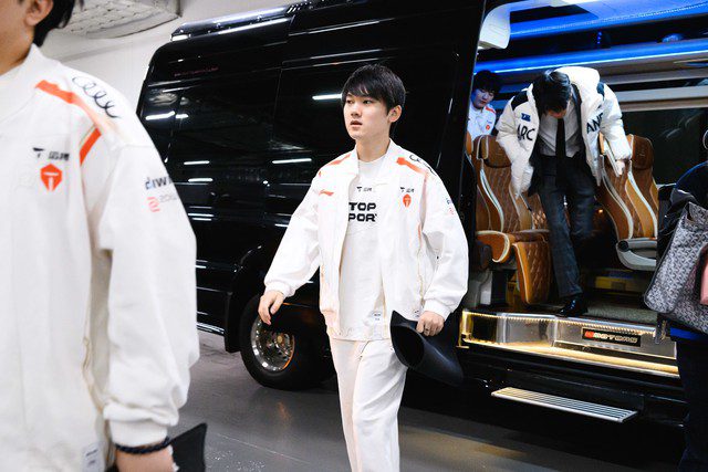 Top Esports struggles in Split 2. Top Esports struggles in Split 2.