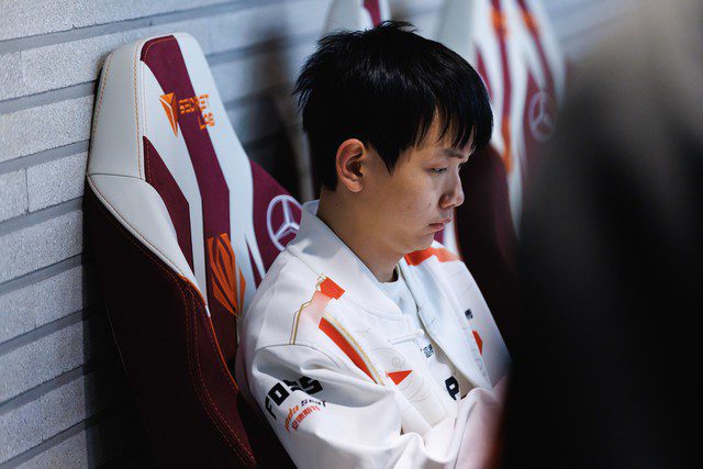 Top Esports struggles despite having a strong roster. Top Esports performance leads to concerns.