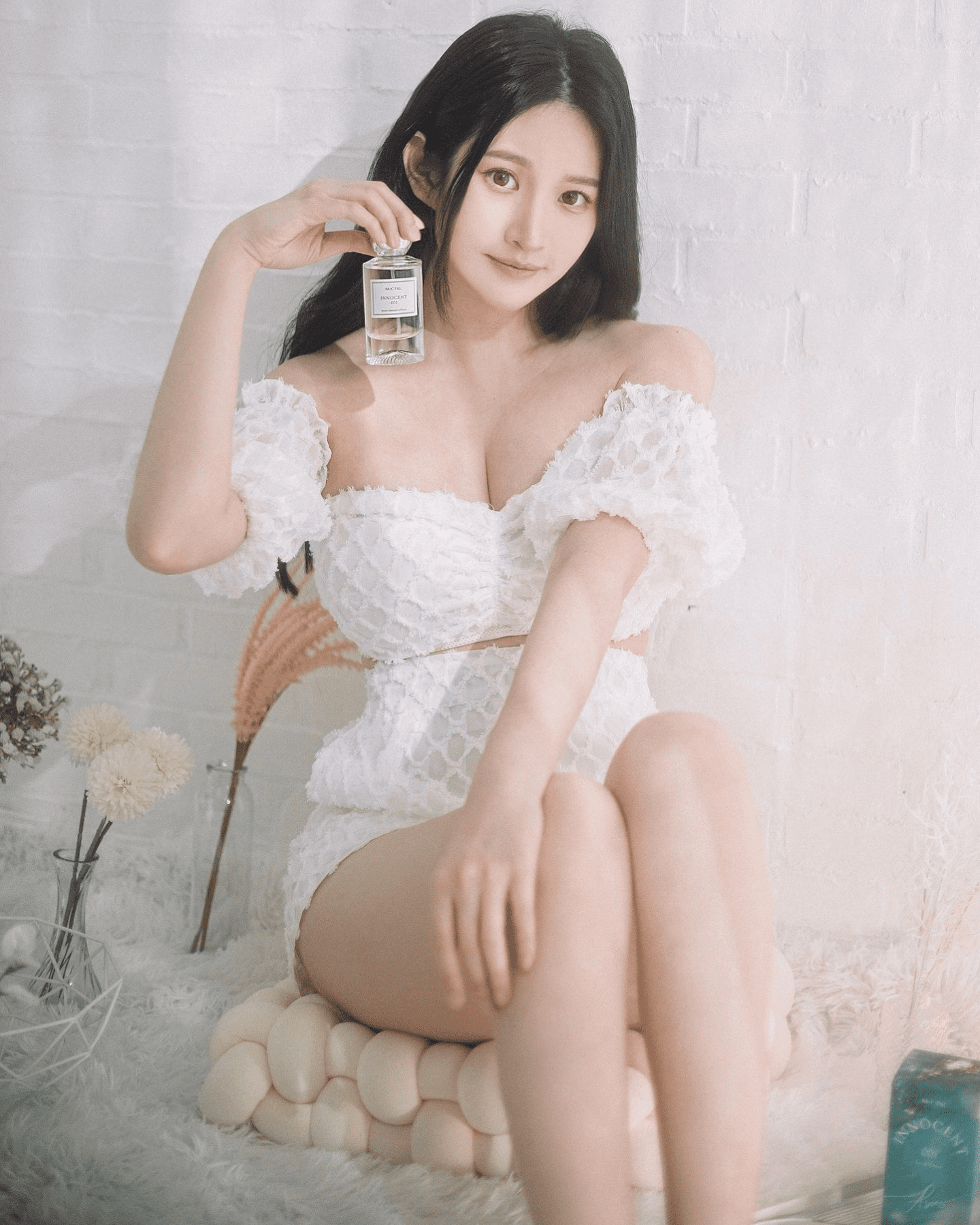 Sexy hot girl surprises fans by sharing her plastic surgery memories, promises to post a video of the process 3 Hot girl shares her experience post-surgery, revealing the process in a heartfelt video.