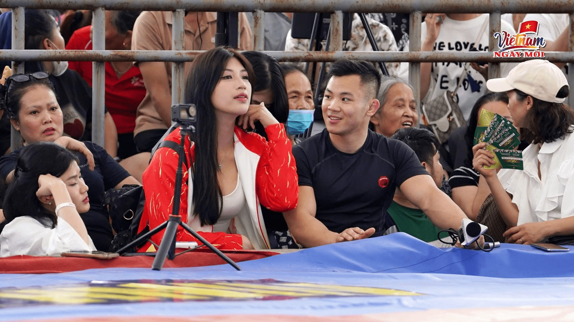 Wrestler Anh Thơ Shows Off TikTok Hip-Shaking Skills, Male Fans Can't Stop Gushing 1 Anh Thư trending on TikTok, male fans can't stop.
