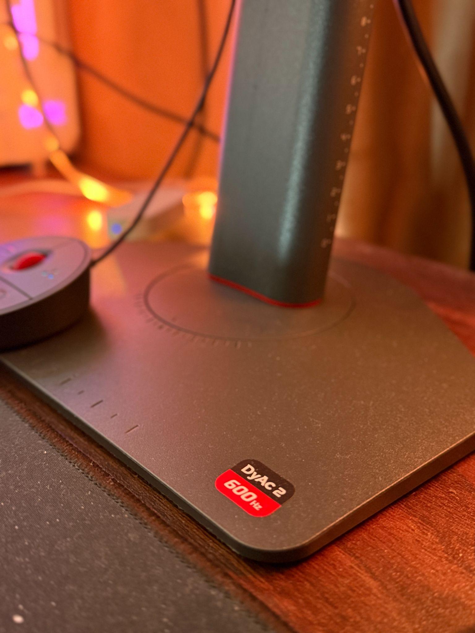 What Makes a 24” Full HD Monitor Priced Around 30 Million VND? First and Foremost, It’s the 600Hz Refresh Rate 3 What makes a 24” Full HD monitor priced above 30 million VND? First and foremost is the 600Hz refresh rate.
