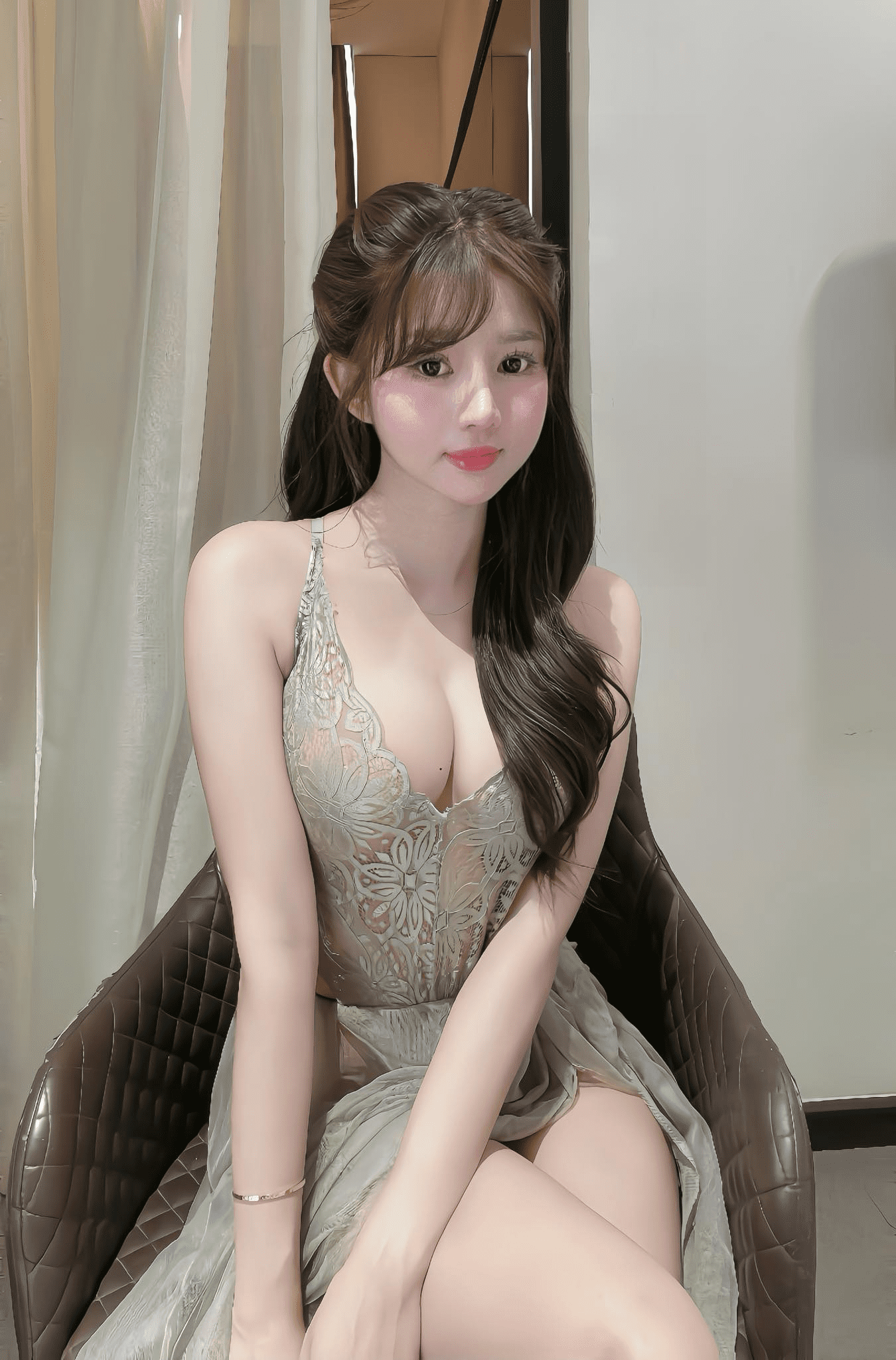 "Frozen" in front of the stunning, surreal curves of the hot girl transformed into a Japanese girl 1 Mai Linh