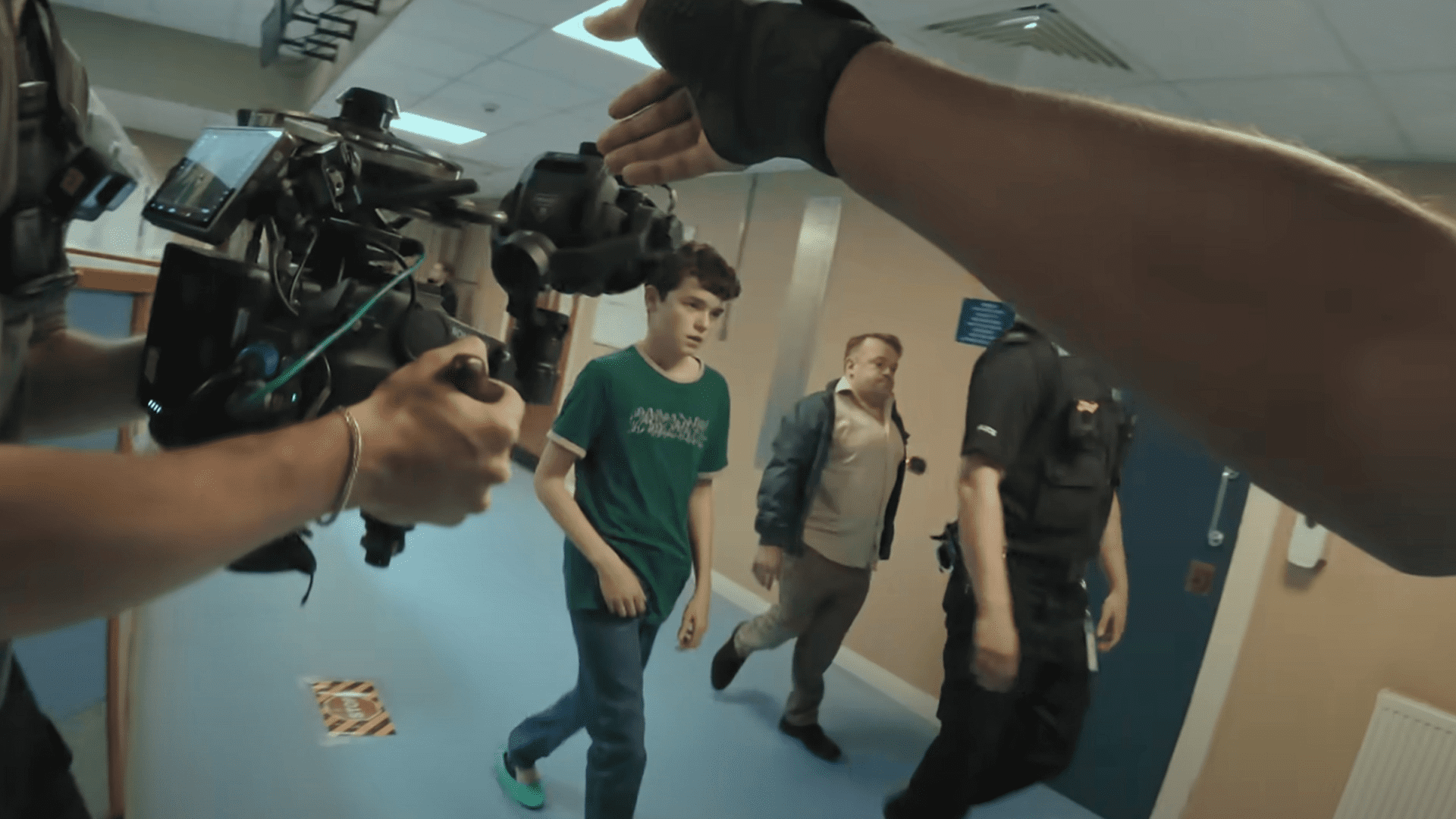 The Shocking Behind-the-Scenes Secrets of the Global Sensation: 4 Costly Shots No One in the World Has Dared to Make 2 The stunning visuals of Adolescence showcasing the impressive art of one-shot filmmaking.