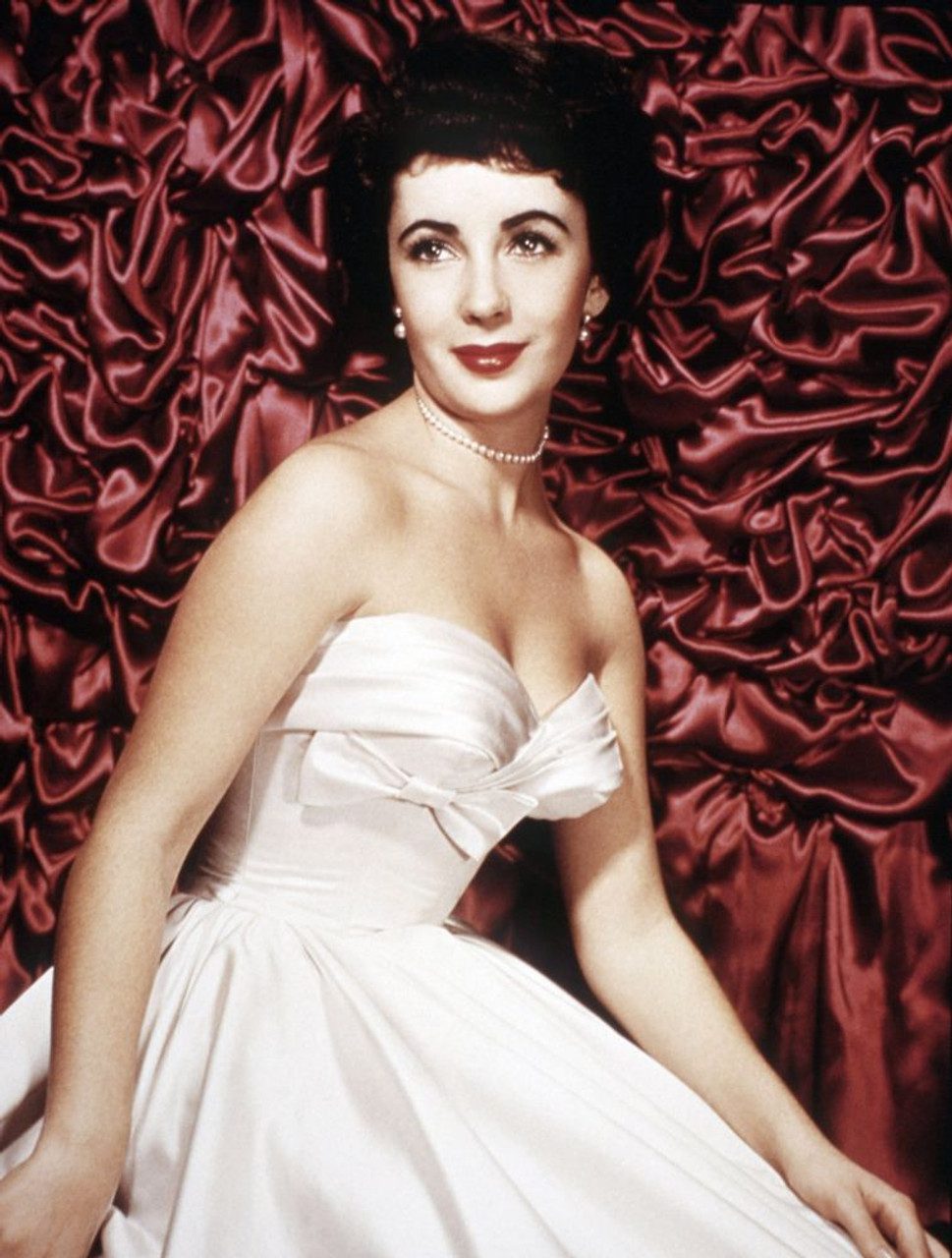 5 Sex Symbols of the Twenties That Made Men Worldwide Infatuated 5 Elizabeth Taylor: The Icon of Sex in the Modern Era