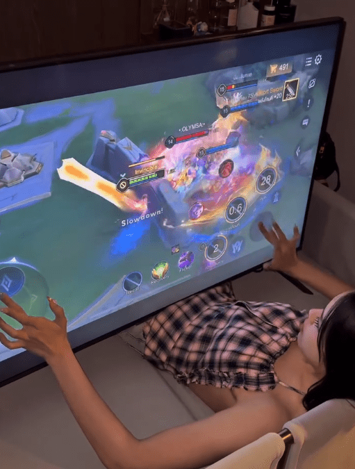 Beautiful girl in Liên Quân is being "searched for info" by many gamers because of her amazing "clips" 2 Screenshot from the video