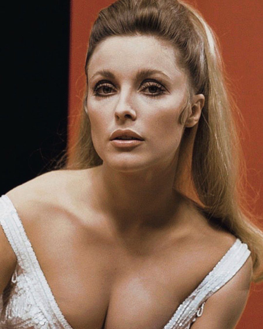 5 Sex Symbols of the Twenties That Made Men Worldwide Infatuated 7 Sharon Tate: The Icon of Fragile Beauty
