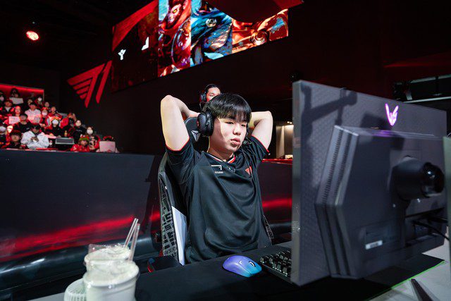 Smash struggles in lane against various opponents Smash struggles in lane against various opponents