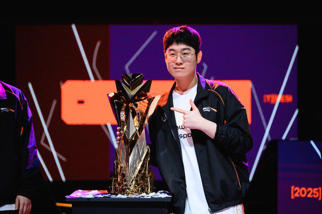Zeus has recently added another international title to his collection. After winning MSI 2025, Zeus could rise to fame as the successor to Faker.