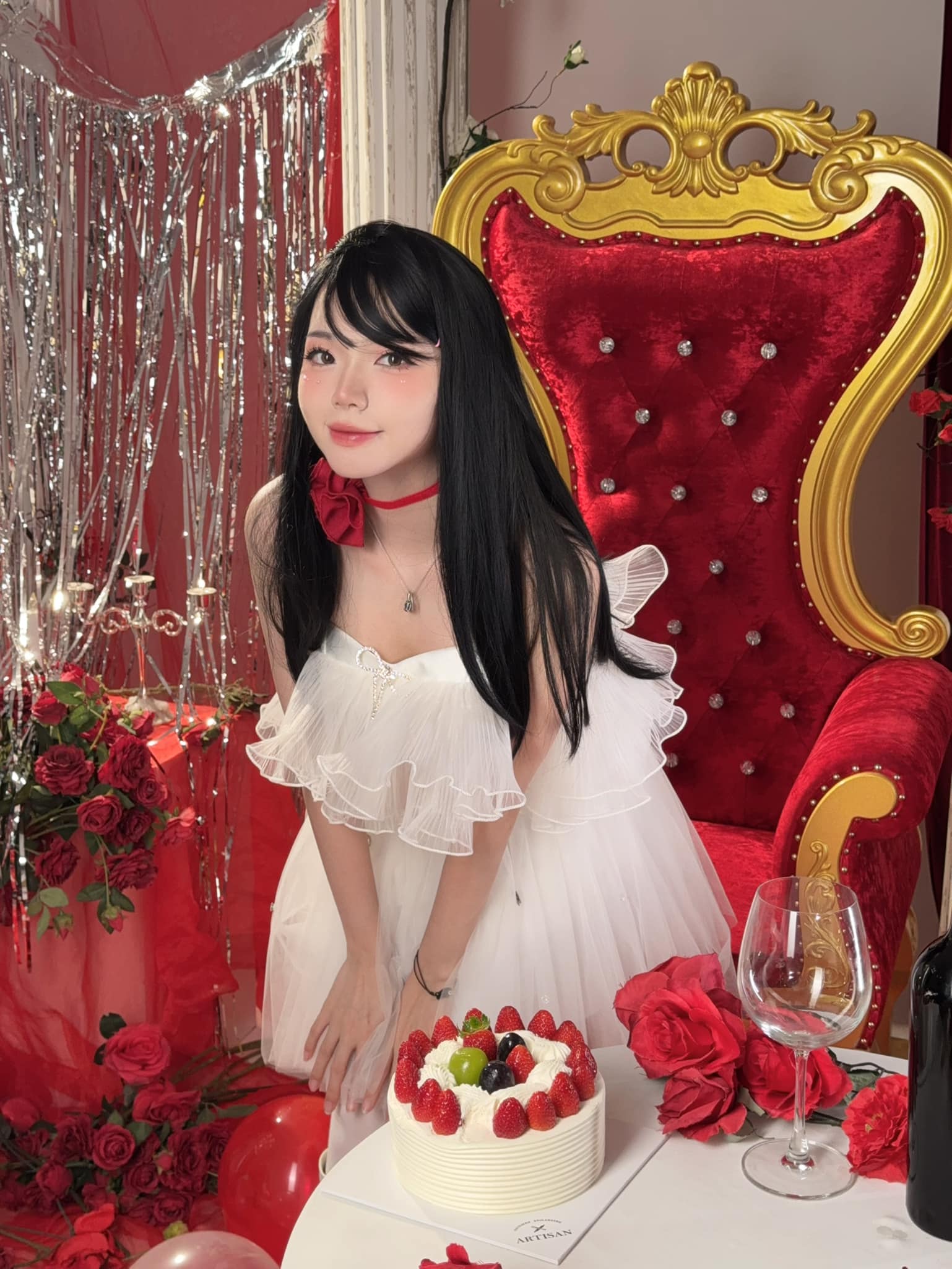 Reminder to post a status for interaction, male fans excitedly show up 1 Remind showcasing her attractive appearance, male fans are thrilled to see her.