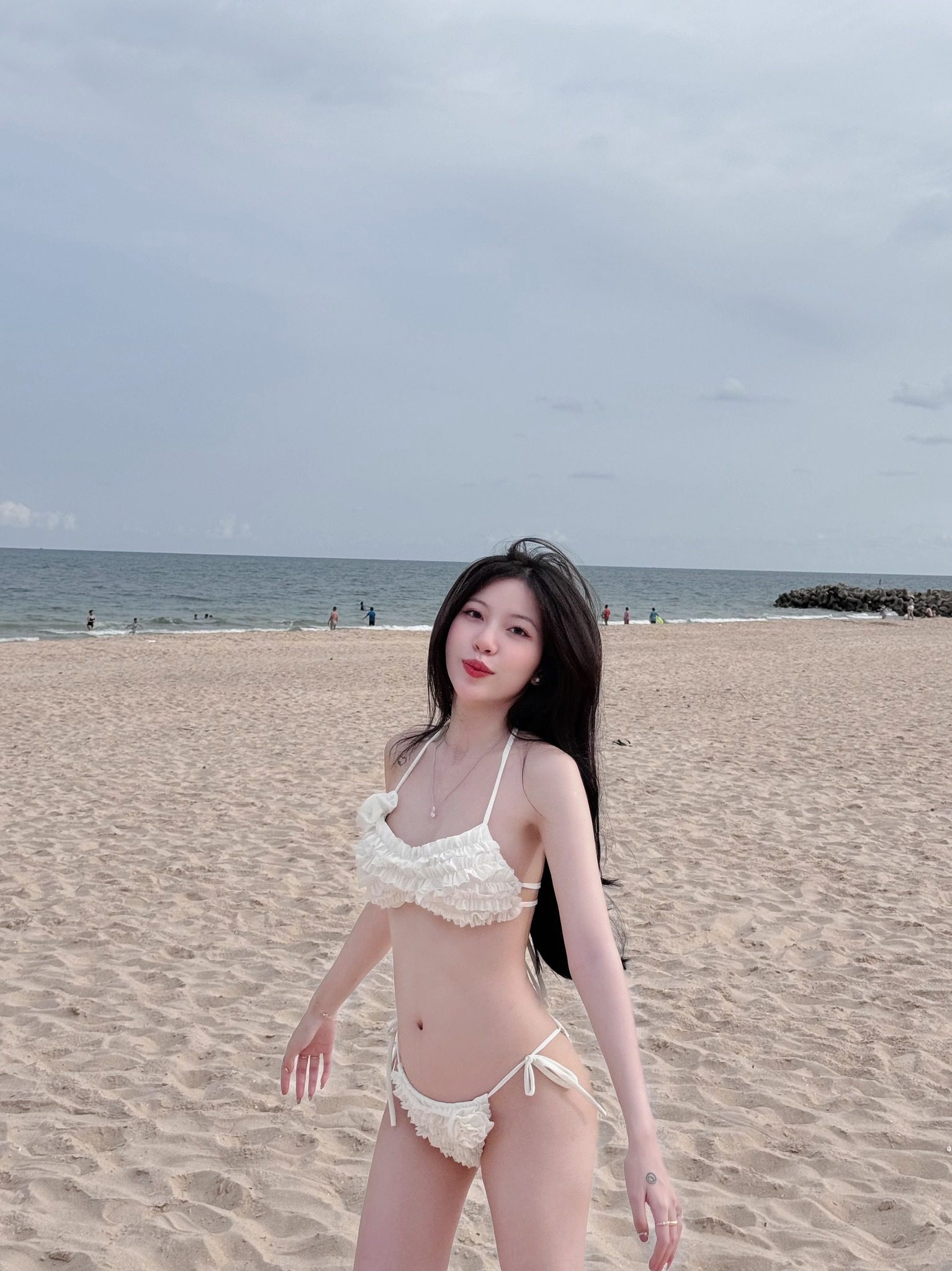 What is the only female star who once caused a stir in the PUBG Mobile tournament doing now? 7 Jiny looking radiant