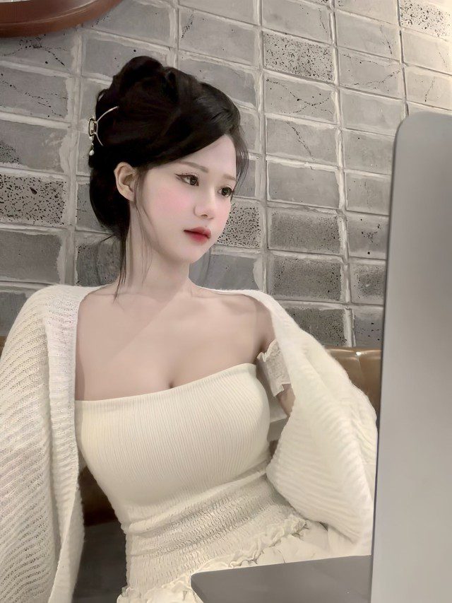 Applying the fashion formula of "the nation's wife" Tiểu Hý, the female streamer spreads affection across the online world 3 Casual look of YuGi Kiều Oanh
