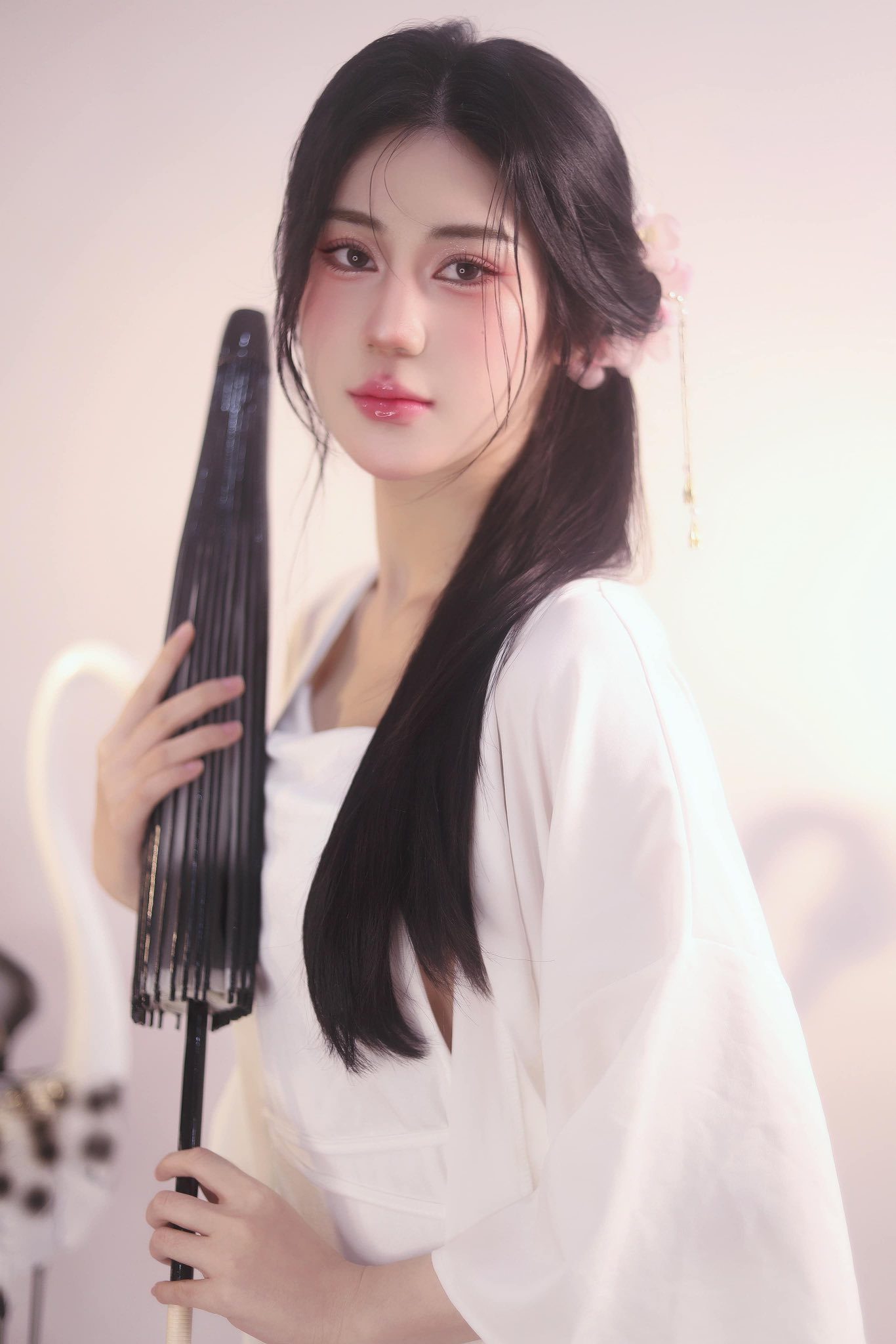 The legendary beauty of a bygone era makes her "comeback", her figure still captivates male fans, "no escape" 1 Legendary hot girl
